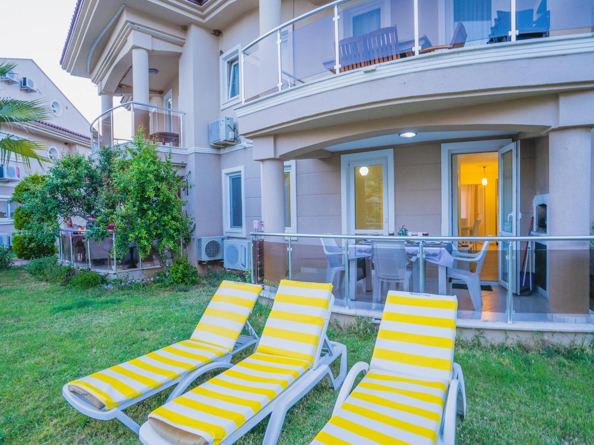 Sunset Aqua Lettings Hotel de apartamente